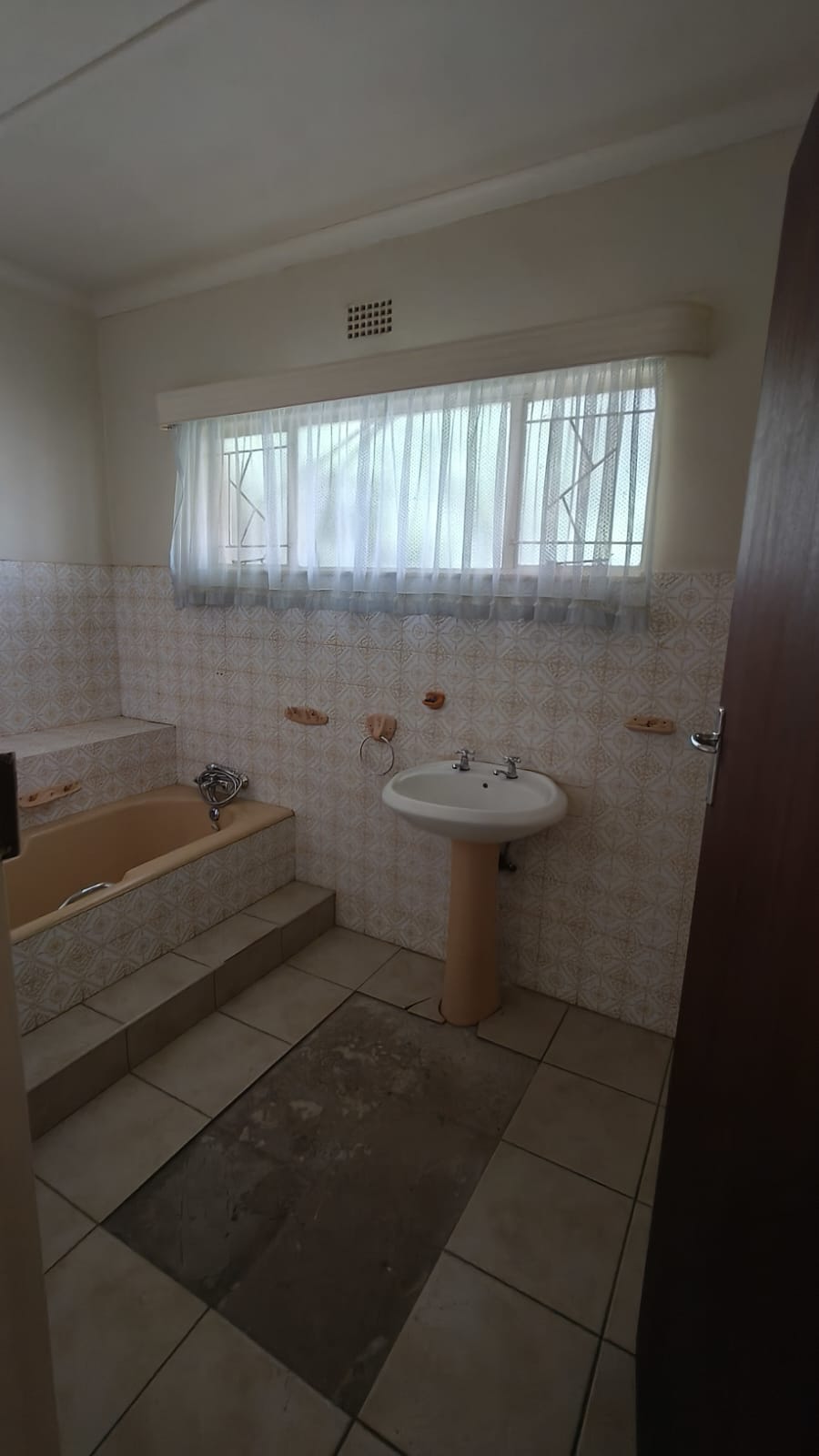 4 Bedroom Property for Sale in Hennenman Free State